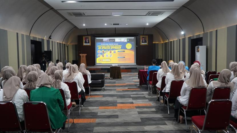 Fakultas Ilmu Keperawatan Universitas Muhammadiyah Jakarta (FIK UMJ) menggelar Webinar Internasional Keperawatan perdana bertajuk Comprehensive Stroke Nursing Management – An Update Approach di Aula Rufaidah, Sabtu (27/01/2024).