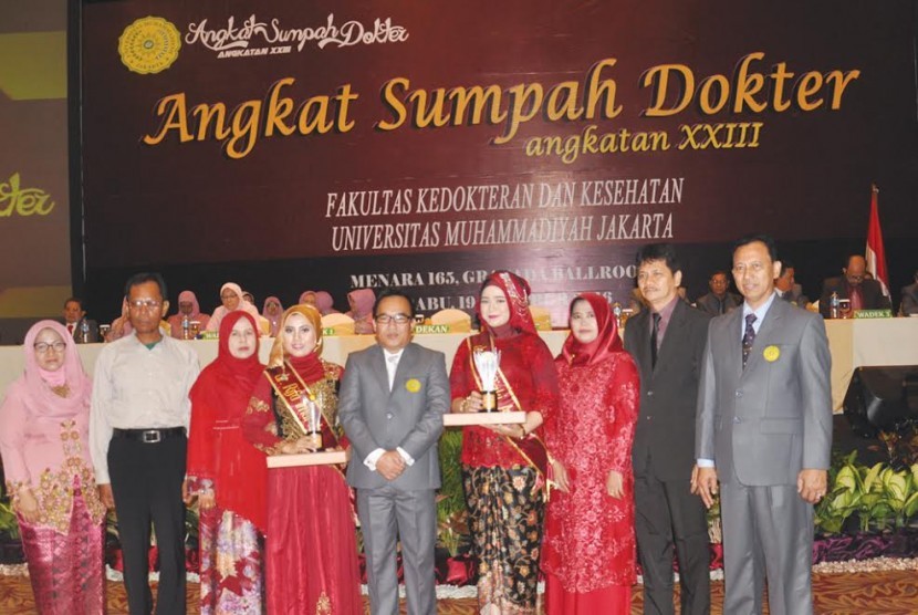 Fakultas Kedokteran dan Kesehatan Universitas Muhammadiyah Jakarta (FKK UMJ) mengangkat sumpah 41 Dokter baru lulusan FKK-UMJ.