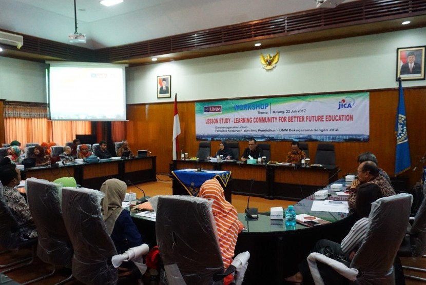 Fakultas Keguruan dan Ilmu Pendidikan (FKIP) Univeristas Muhammadiyah Malang (UMM) berkolaborasi dengan Japan International Cooperation Agency (JICA) menggelar workshop bertajuk Learning Community for Better Future Educations, Sabtu (22/7). 