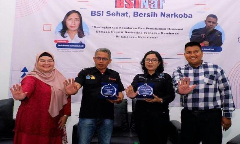 Fakultas Komunikasi dan Bahasa Kampus Digital Kreatif Universitas BSI (Bina Sarana Informatika) sukses menyelenggarakan kampanye Anti Narkoba, Sabtu (24/6) berlokasi di Universitas BSI kampus BSD, Jl. Letnan Sutopo BSD Serpong Lengkong Gudang Timur, Rw. Mekar Jaya, Kec. Serpong, Kota Tangerang Selatan.