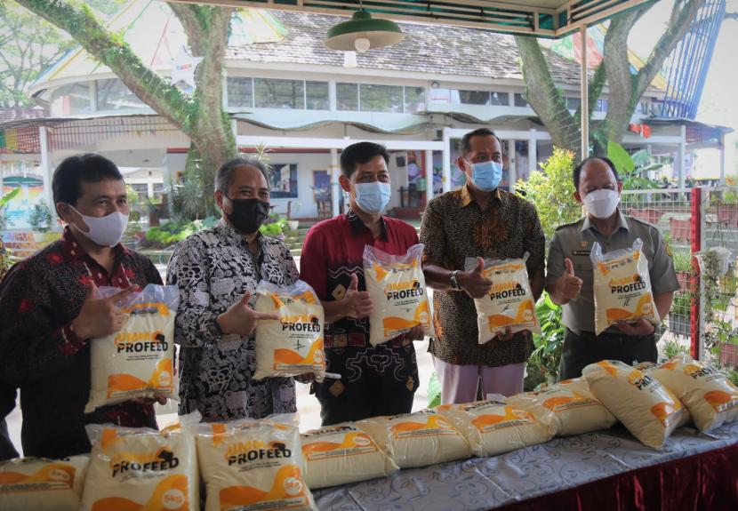 Fakultas Pertanian dan Perternakan, Universitas Muhammadiyah Malang (UMM) meluncurkan produk ternak bernama UMM Profeed.
