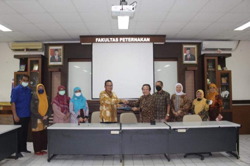 Fakultas Peternakan IPB University meneken MoA dengan Masyarakat Ilmu Perunggasan Indonesia (MIPI) di Bogor, Selasa  (24/5).