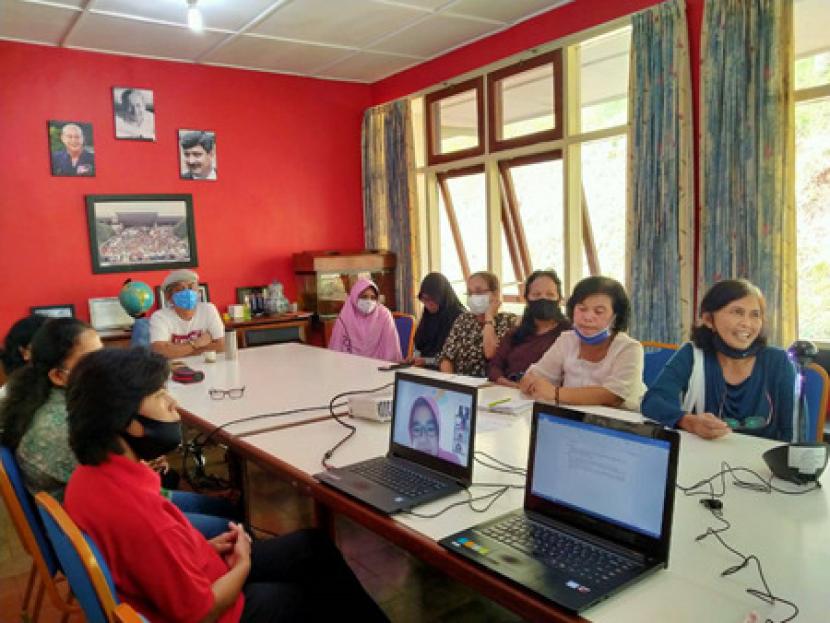 Fakultas Psikologi Unisba memberi bantuan pelatihan ke pihak SOS Children’s  Village tentang cara mengasuh dan mendidik anak asuh.