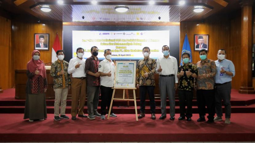 Fakultas Teknik (FT) Universitas Muhammadiyah Malang (UMM) meluncurkan Centre of Excellence (CoE) Pembangkit listrik tenaga surya (PLTS) pada Selasa (12/4/2022) 