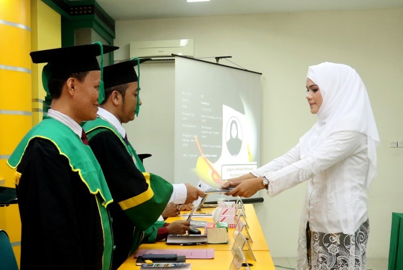 Fakultas Ushuluddin dan Filsafat (FUF) UIN Ar Raniry, Banda Aceh, menggelar yudisium, Kamis (15/2).