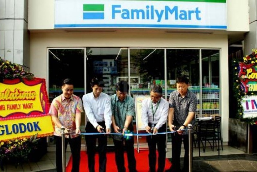 FamilyMart membuka toko mereka di LTC Glodok.