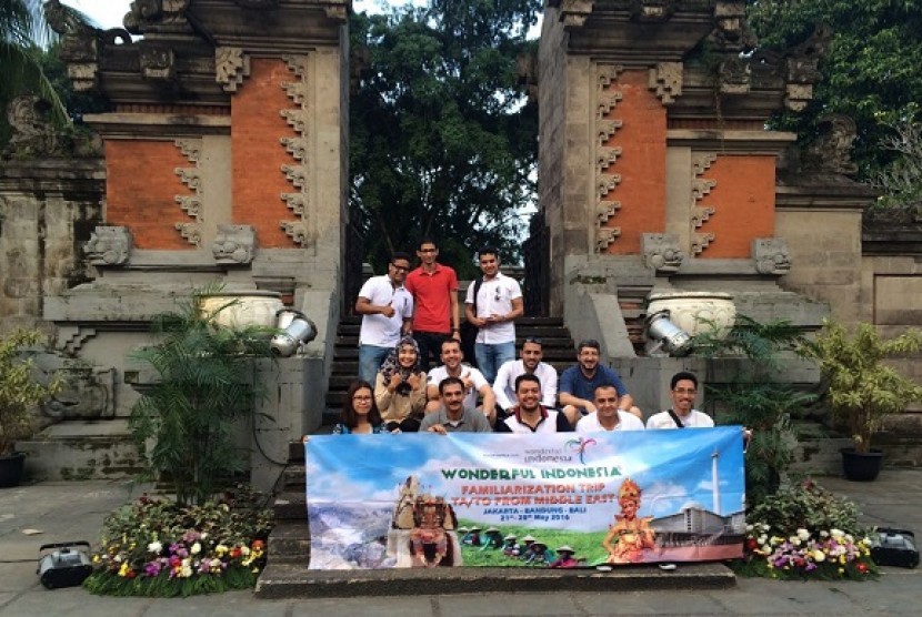 Famtrip Kemenpar dengan Wisman Timur Tengah di TMII, Jakarta Timur Ahad (22/5).