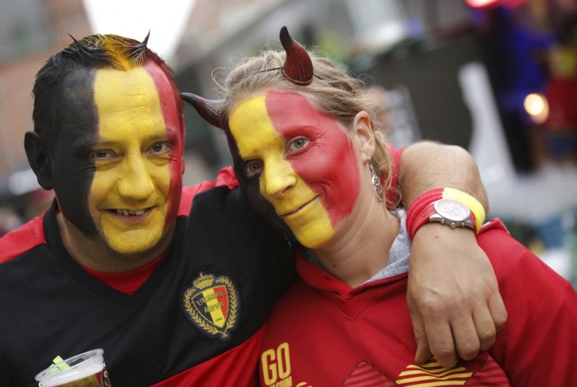 Fans Belgia bersiap menonton semi final Piala Dunia 2018.
