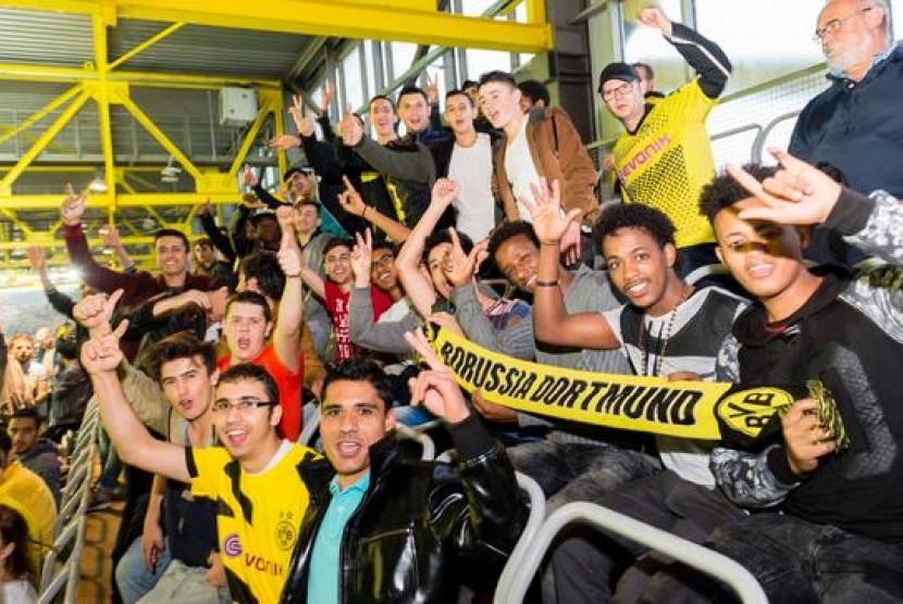 Fans Borussia Dortmund dan para pengungsi Suriah