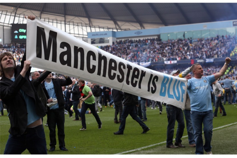Fans merayakan kemenangan Manchester City.