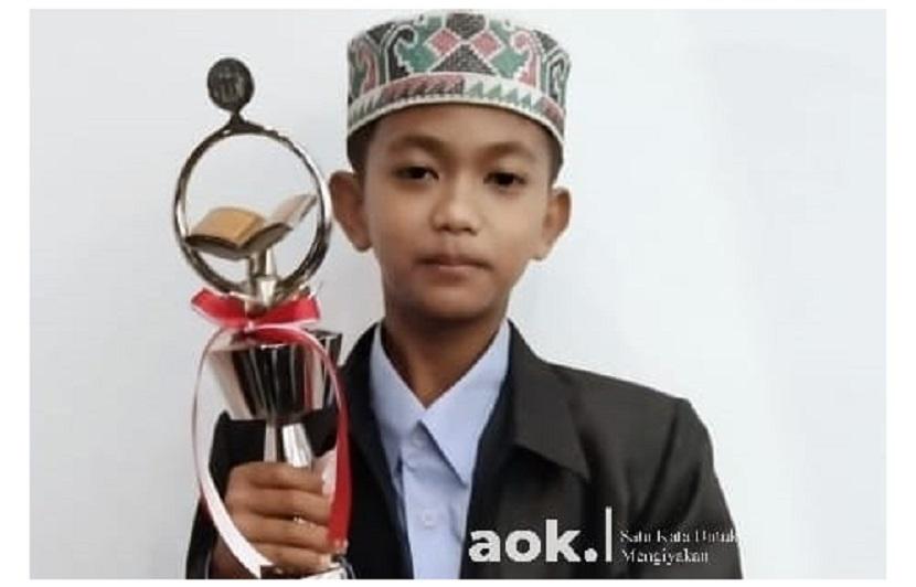 Farel Firansyah (14), seorang hafiz cilik asal Babel yang tampil di cabang Tahfiz Satu Juz dan Tilawah Golongan Anak Anak Putera berhasil meraih juara 2 nasional pada STQH Nasional tahun ini. 