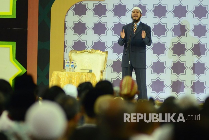 Fariq Zakir Naik, putra cendekiawan Muslim Dr Zakir Naik tampil dihadapan ribuan jamaah pada acara Dr Zakir Naik Indonesia Visit 2017 bertajuk 
