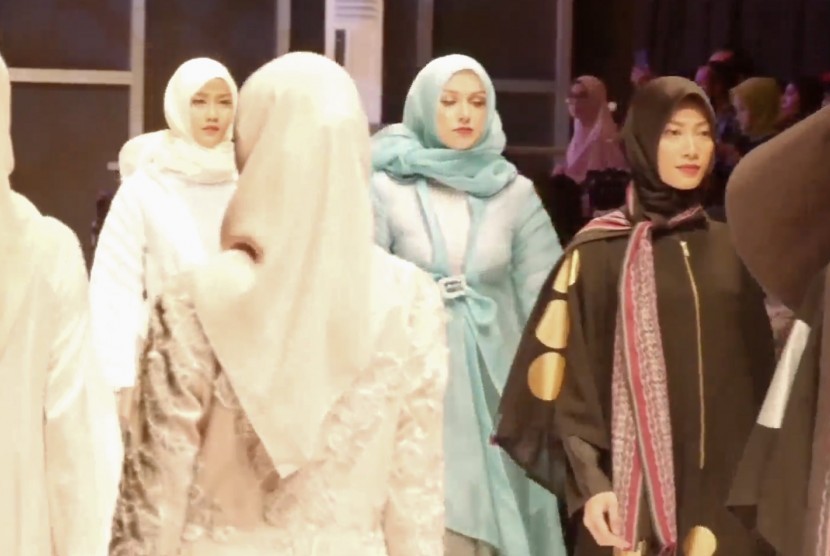 Fashion show di acara  Muslim Fashion Festival (Mufest) Indonesia Tahun 2018 di Jakarta Convention Center, Kamis (19/4).
