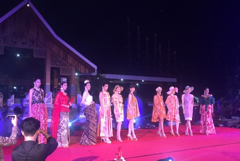 Fashion Show yang diselenggarakan di Purwakarta pada Sabtu (12/8).