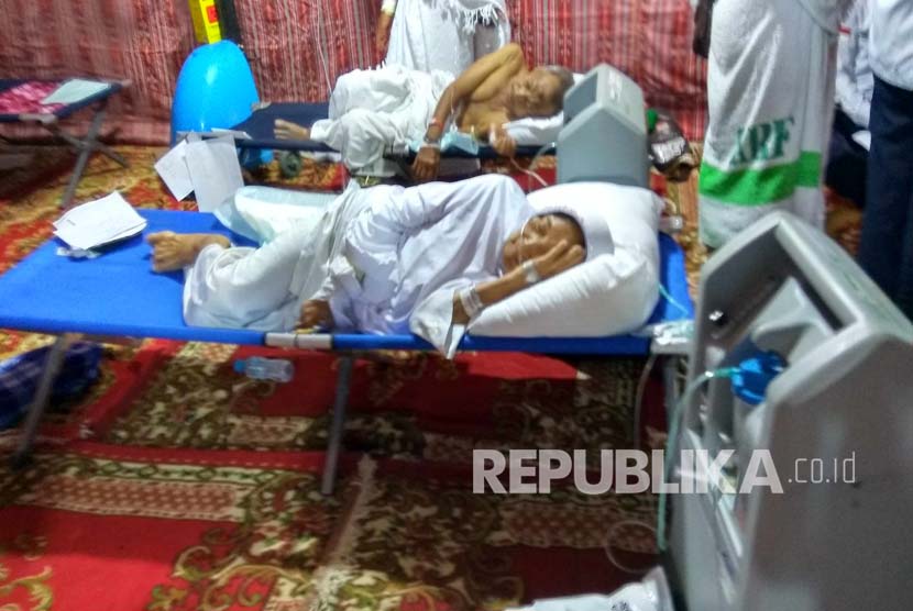  Fasilitas alat oksigen untuk jamaah haji yg sakit di Klinik Kesehatan Haji Indonesia (KKHI), Arafah, Sabtu (10/9). (Republika/Amin Madani)