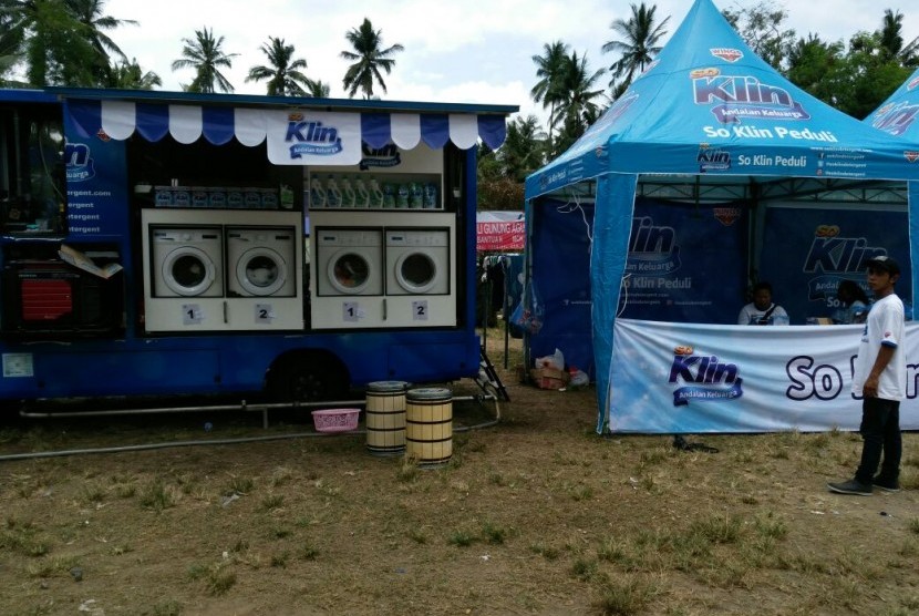 Fasilitas cuci dengan mesin cuci gratis di posko desa Ulakan, Karangasem.