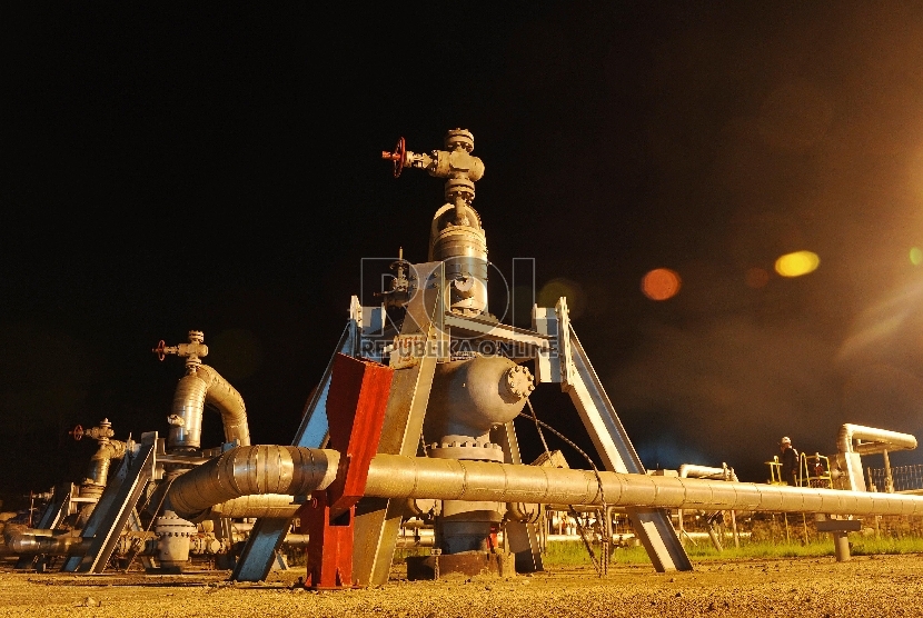 Fasilitas produksi energi panas bumi yang dioperasikan oleh PT. Pertamina Geothermal Energy Area Ulubelu, Lampung, Senin, (14/12) malam.Republika/Edwin Dwi Putranto