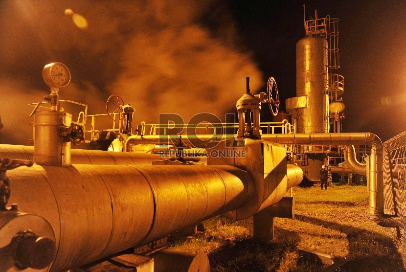 Fasilitas produksi energi panas bumi yang dioperasikan oleh PT. Pertamina Geothermal Energy Area Ulubelu, Lampung, Senin, (14/12) malam.Republika/Edwin Dwi Putranto