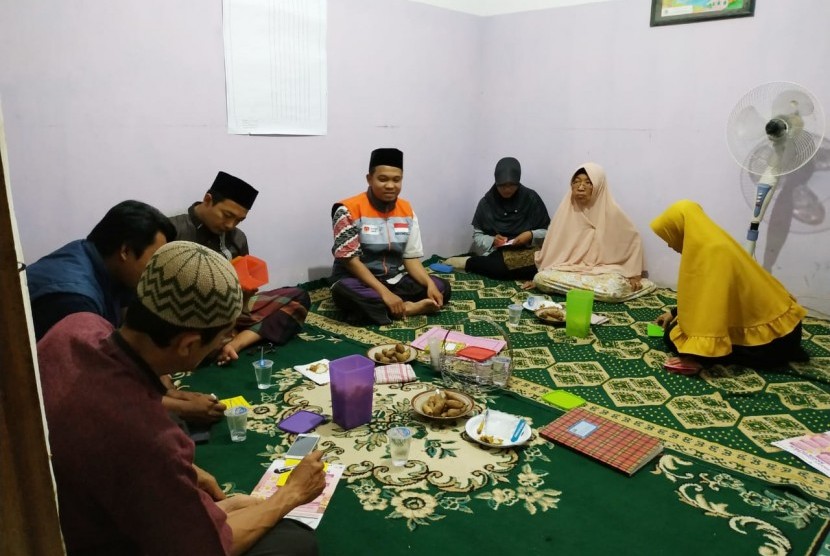 Fasilitator Desa Berdaya Dusun Pondokrejo menggelar Focus Group Discussion (FGD). 
