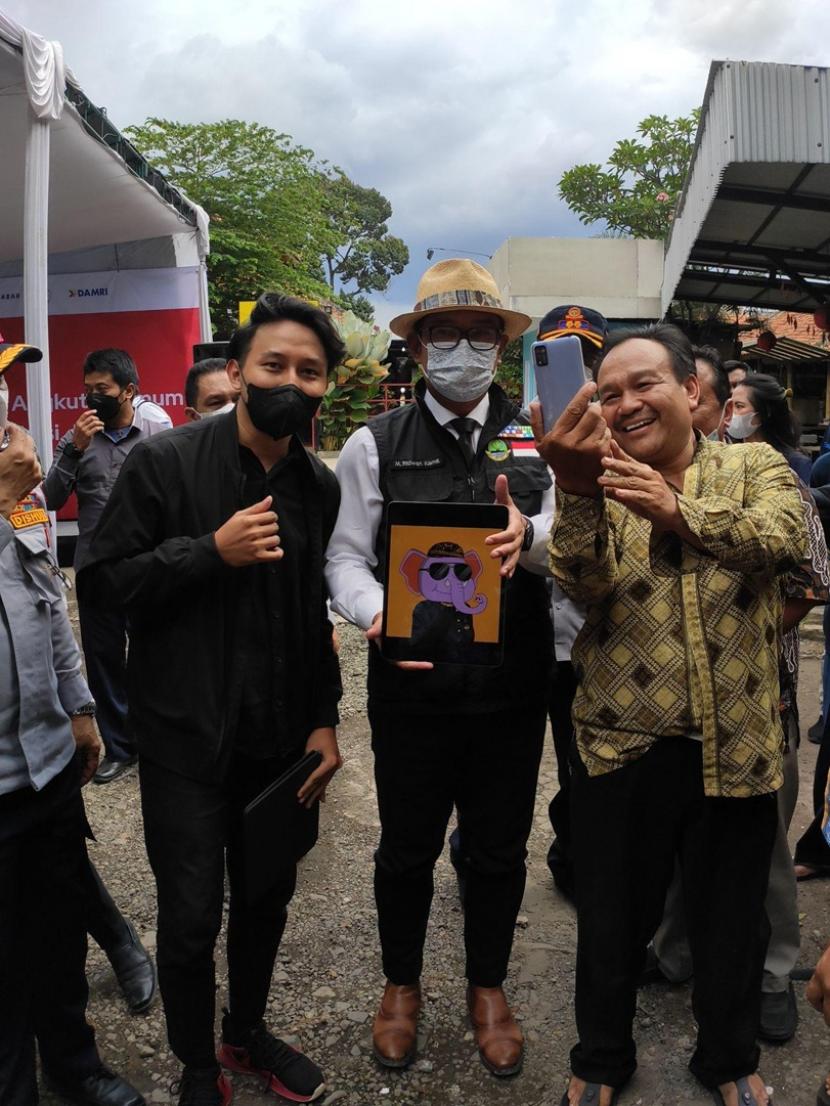 Fauzan (kiri) bersama Gub Jabar Kang Emil 