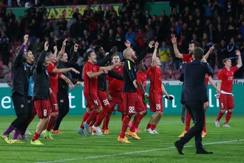 FC Midtjylland merayakan keberhasilan lolos ke babak penyisihan Liga Champions musim ini.