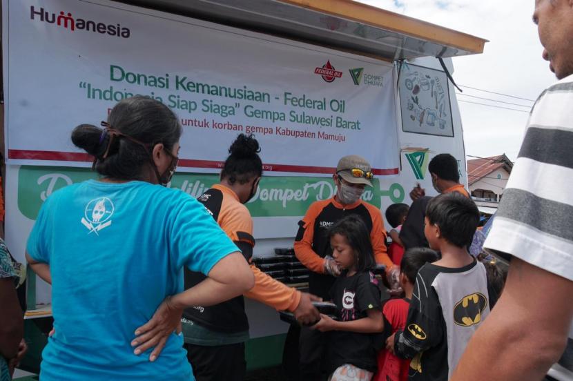 Federal Oil yang merupakan merek pelumas motor berpengalaman lebih dari 32 tahun, memberikan perhatiannya dengan menyalurkan bantuan donasi melalui lembaga Dompet Dhuafa sebagai bentuk kepedulian terhadap bencana yang terjadi di Kalimantan dan Sulawesi. 