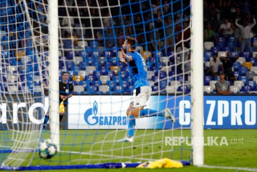 Fernando Llorente merayakan gol kedua Napoli pada laga Grup E Liga Champions antara Napoli dan Liverpool, at the Stadion San Paolo, Napoli, Itali, (17/9)