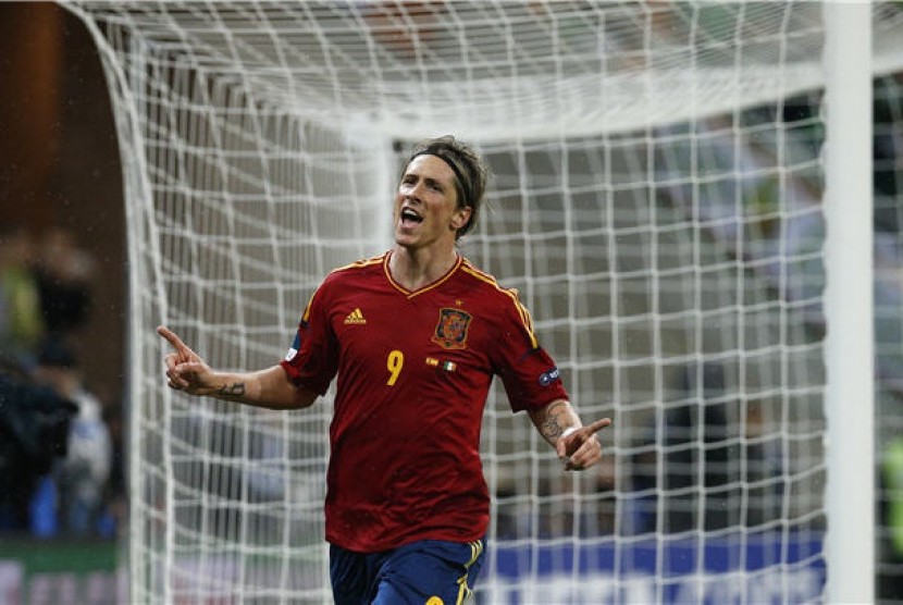  Fernando Torres, striker timnas Spanyol, mencetak gol saat menghadapi Republik Irlandia di laga Grup C Piala Eropa 2012 di Gdansk, Polandia, pada Kamis (14/6). 
