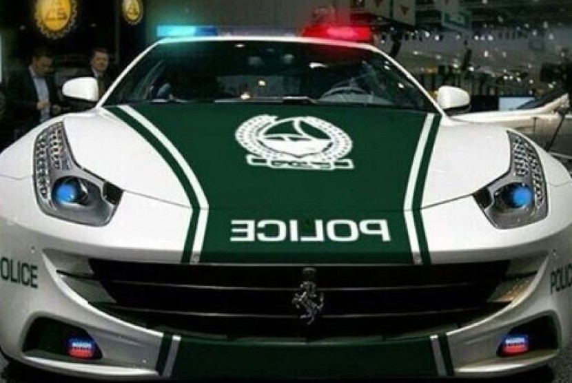 Ferrari FF yang digunakan kepolisian Dubai