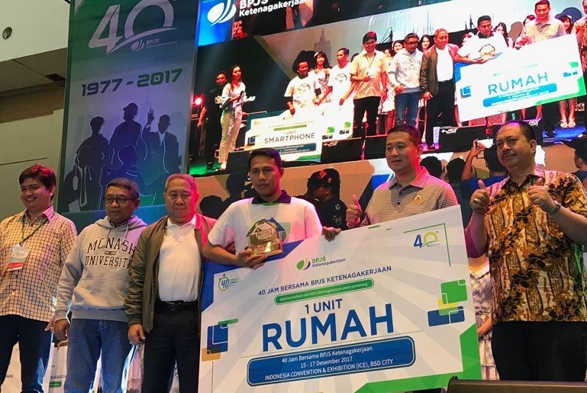  Ferry Fernandes (34) dinobatkan sebagai juara kompetisi Touch The House (TTH), yang diselenggarakan BPJS Ketenagakerjaan pada 15-17 Desember, di Indonesia Convention Exhibition Bumi Serpong Damai (ICE BSD), Tangerang.