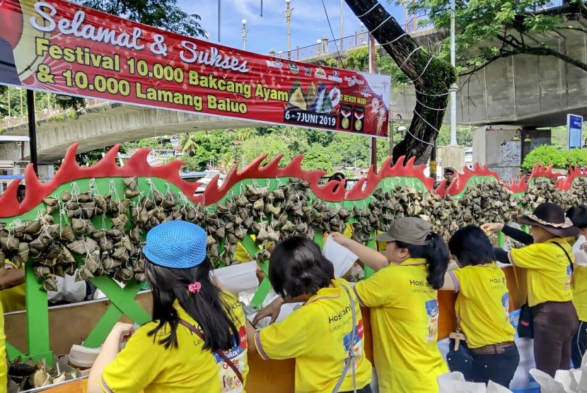 Festival Bakcang dan Lamang Baluo yang digelar di Kawasan Kota Tua, Padang, Sumatera Barat (Sumbar), pada 6-7 Juni 2019 memecahkan rekor Museum Rekor Dunia Indonesia (MURI).