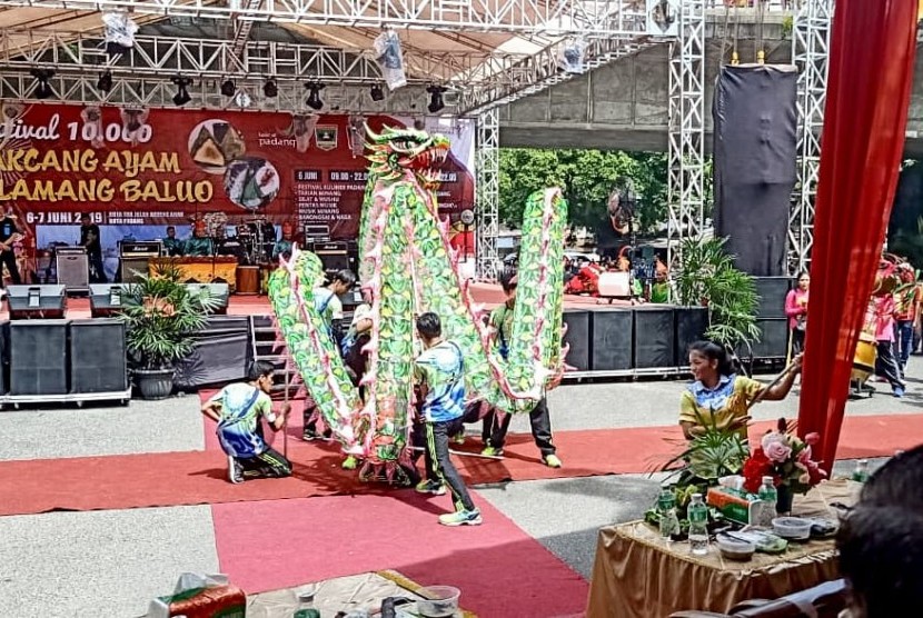 Sumber Gelar Tiga Festival Sambut Wisatawan Januari 2021. Festival Bakcang dan Lamang Baluo yang digelar di Kawasan Kota Tua, Padang, Sumatera Barat (Sumbar). Ilustrasi