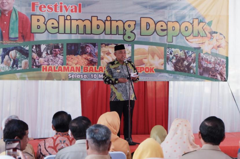 Festival Belimbing Depok yang berlangsung di Halaman Balai Kota Depok, Selasa (10/3).(Republika/Rusdy Nurdiansyah)