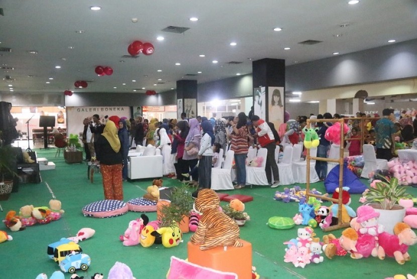 Festival Boneka di Bekasi.