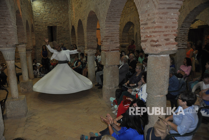 Festival Budaya Islam ke-18 di kota Almonaster La Real, atau biasa disingkat Almomaster, di Propinsi Huelva, Daerah Otonom Andalusia yang berbatasan dengan Portugal, berlangsung pada tanggal 13 – 15 Oktober 2017.