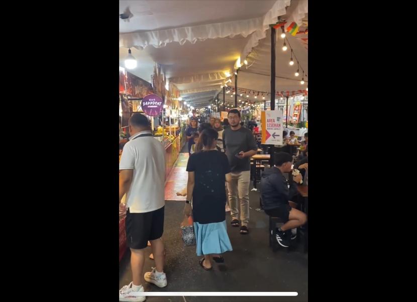 Festival Kuliner Dunia diadakan tepatnya di Jogja City Mall, Festival ini menghadirkan aneka kuliner dunia di area outdoor Jogja City Mall.