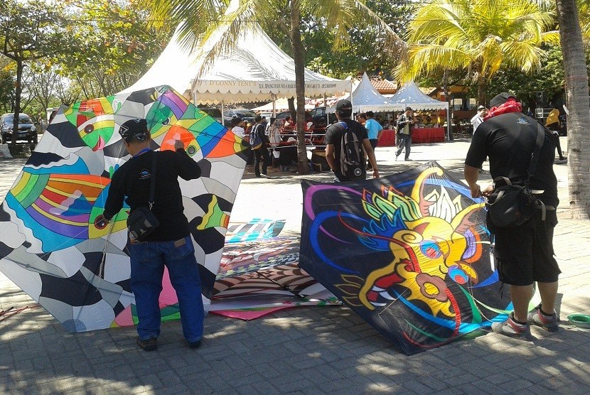 Festival layang-layang di Pantai Akkarena, Makassar