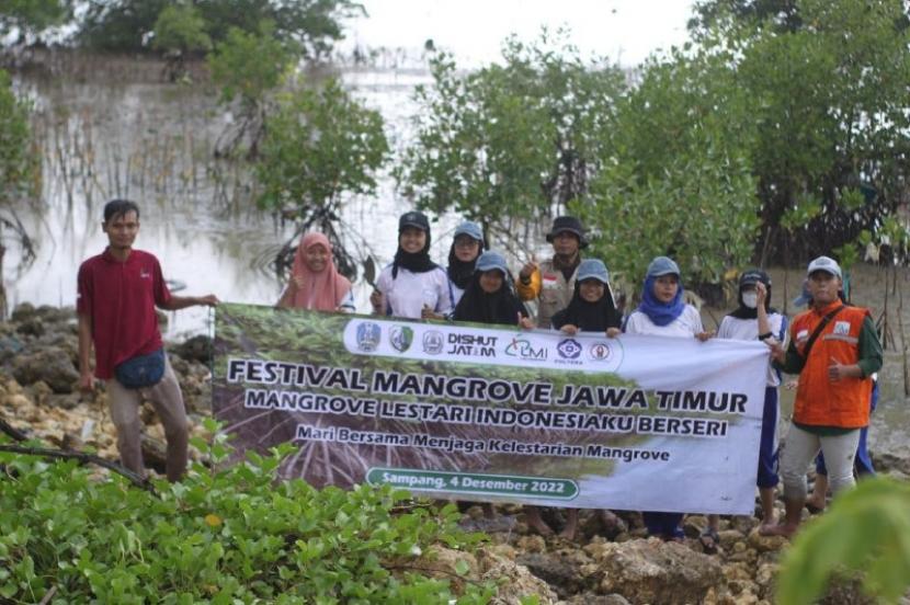 Festival Mangrove Jawa Timur (Jatim) II berlangsung di Kabupaten Sampang. 