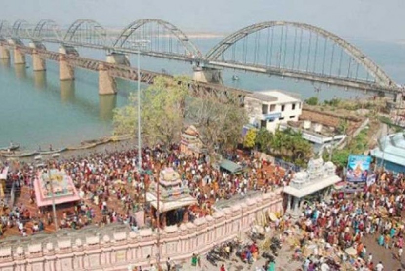 Festival Pushkaralu di India
