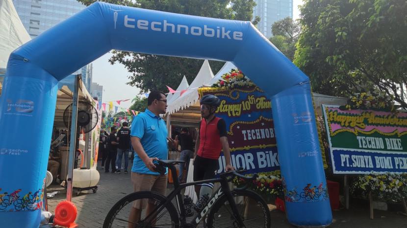 Festival sepeda bersama atlet paracycling Indonesia, Muhammad Fadli Imammuddin.
