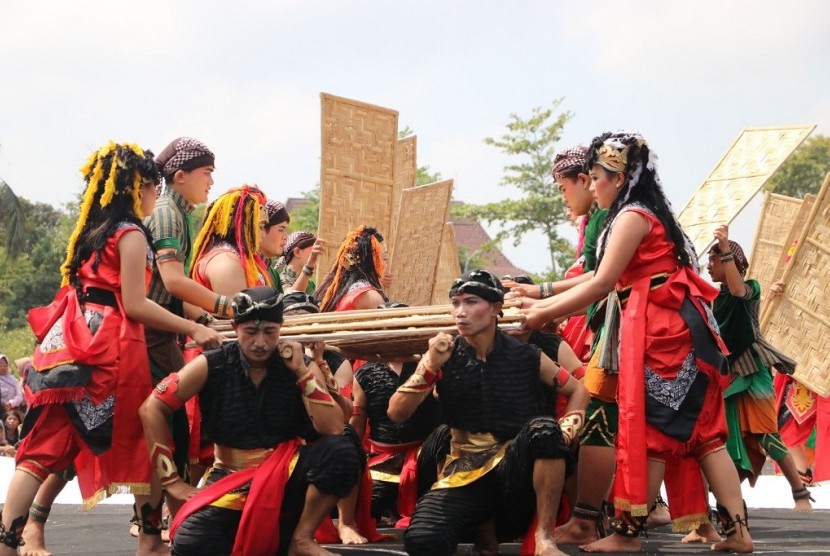 Festival Upacara Adat 2018 di Alun-Alun Wates, Kabupaten Kulonprogo, DIY.