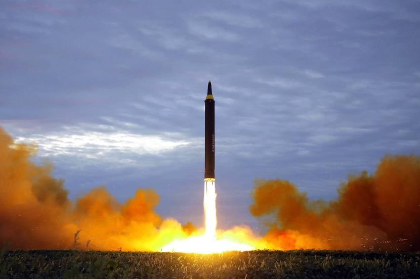 Militer Korea Selatan (Korsel) mengatakan Korea Utara (Korut) meluncurkan satu rudal balistik ke arah timur laut negara itu.