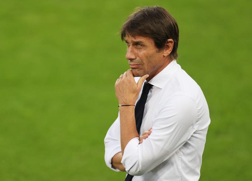 Antonio Conte dilaporkan jadi target utama Tottenham Hotspur.