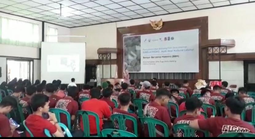 Film dokumenter tentang tokoh nasional Soedjatmoko diputar di hadapan siswa SMAN 4 Kota Malang, Sabtu (5/11/2022). Film ini sebelumnya dirilis di Madiun pada awal Oktober lalu. 