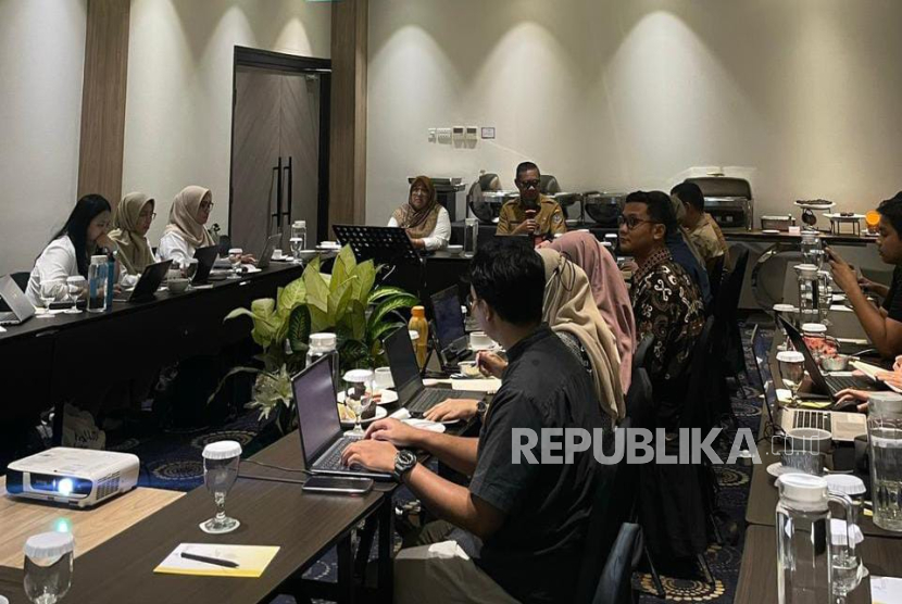 Finalisasi Surat Keputusan Bersama (SKB) Menteri Dalam Negeri dan Menteri Lingkungan Hidup/Kepala BPLH tentang Pelaksanaan Program Bersih Nasional (PROBERNAS). 