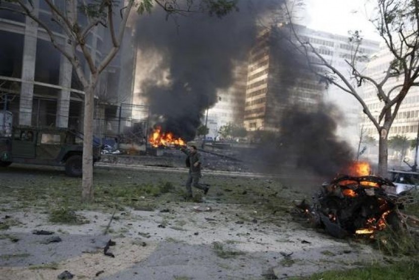 Lokasi bekas ledakan bom mobil di Beirut pada 27 Desember 2013.