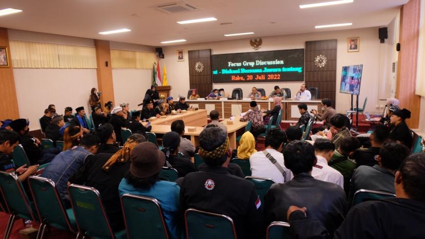 FISIP UIN Sunan Gunung Djati Bandung menggelar Focus Group Discussion (FGD).