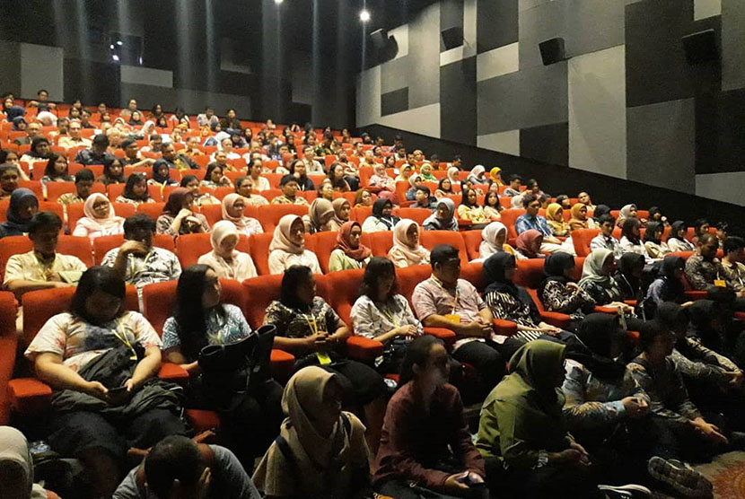 FK UPH kuliah dengan menggunakan 3D Cinema (dok UPH)