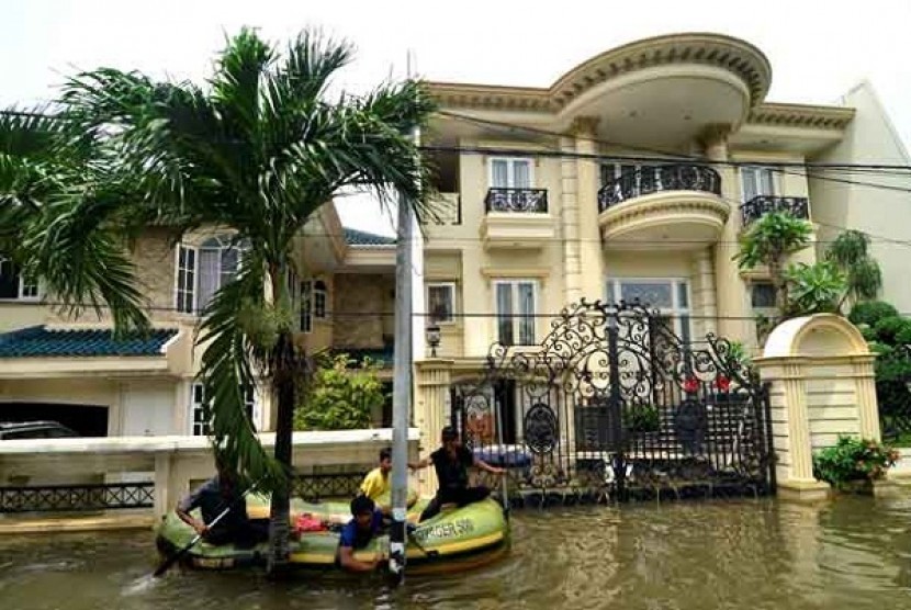 Flood in a middle high class area in Pluit, Jakarta (illustration)