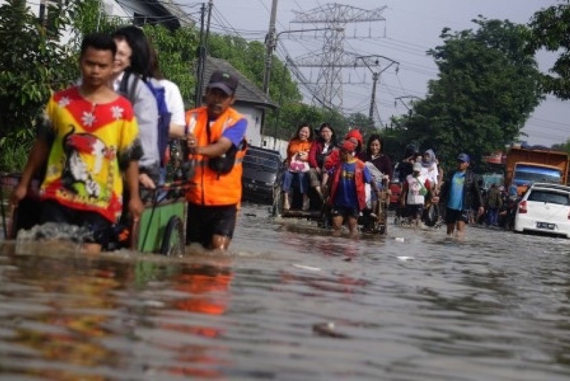 Flood in Bandung, West Java, on Monday, December 22, 2014.